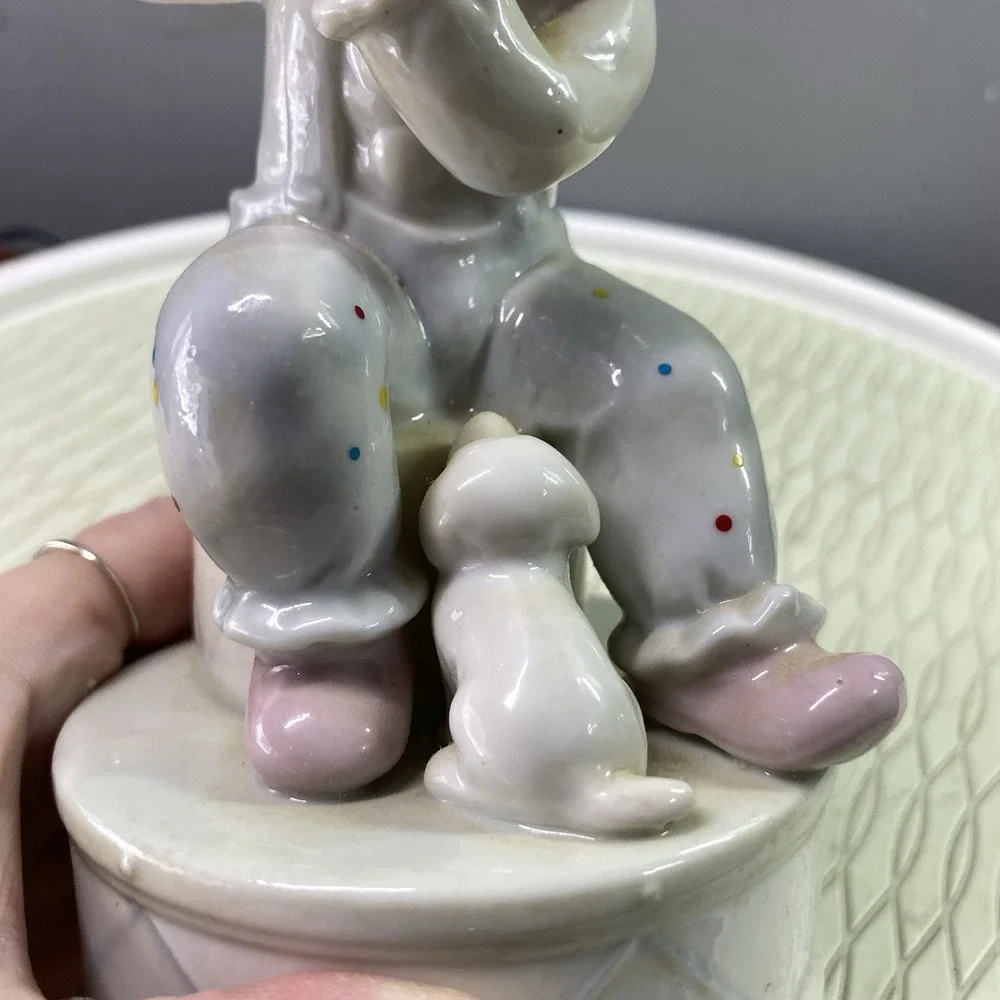RARE VINTAGE PAUL SEBASTIAN MUSIC BOX PORCELAIN CLOWN‎ PLAYING FLUTE W/DOG